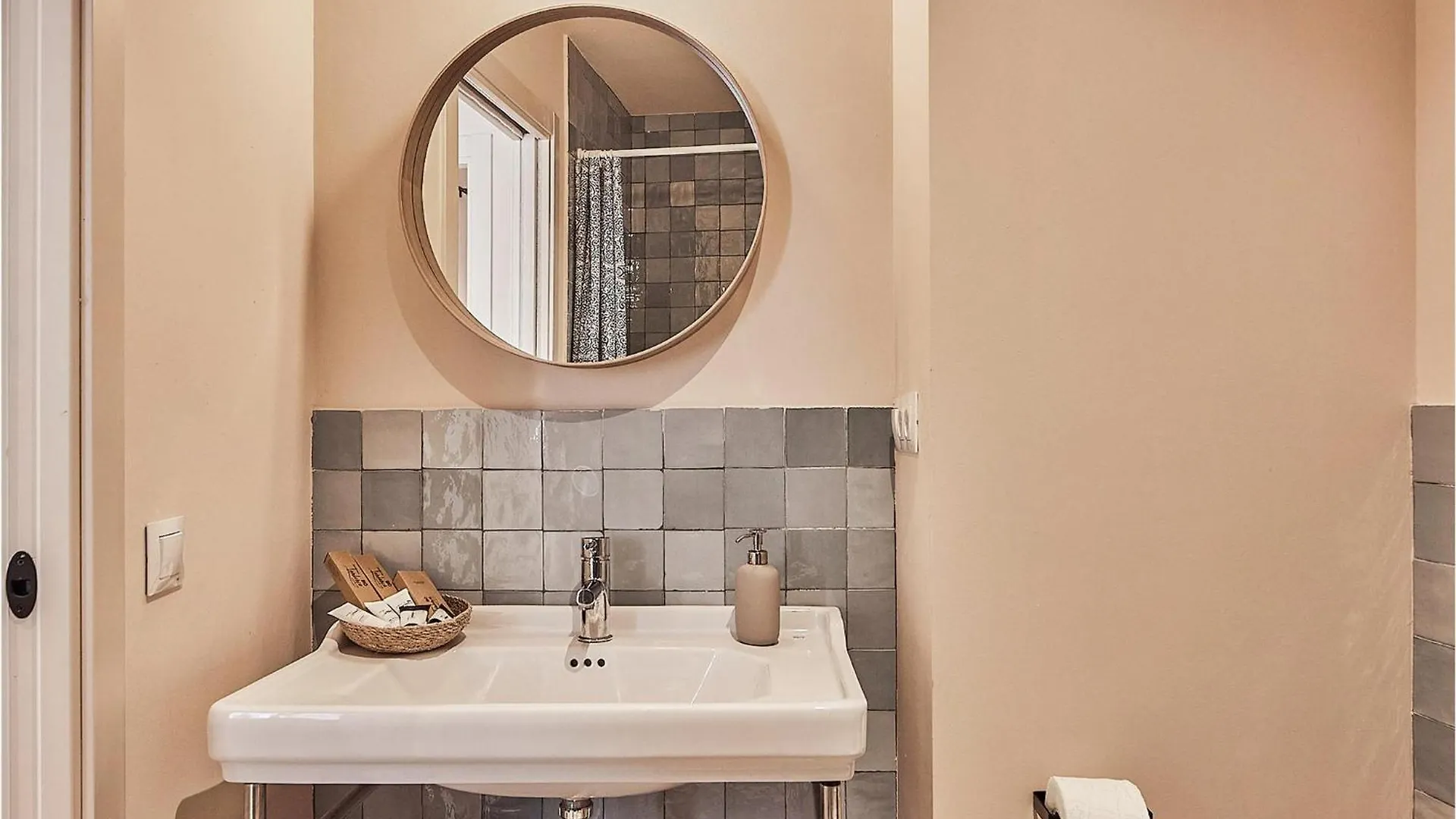 Awesome Apartment In Cdiz With Kitchen Cadiz