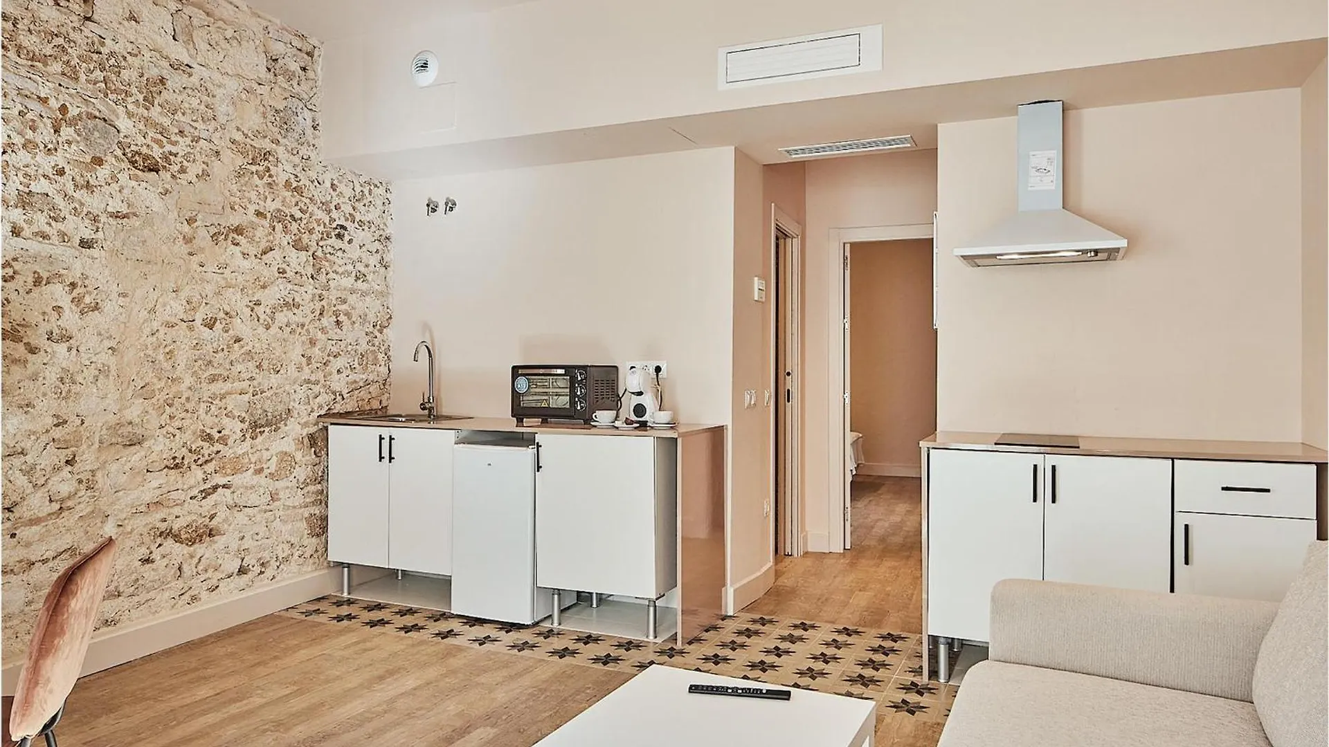 Awesome Apartment In Cdiz With Kitchen Cadiz 0*,